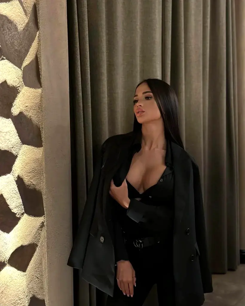 Julia | Yenimahalle VIP escort and premium companion profile image for Ankara Angels